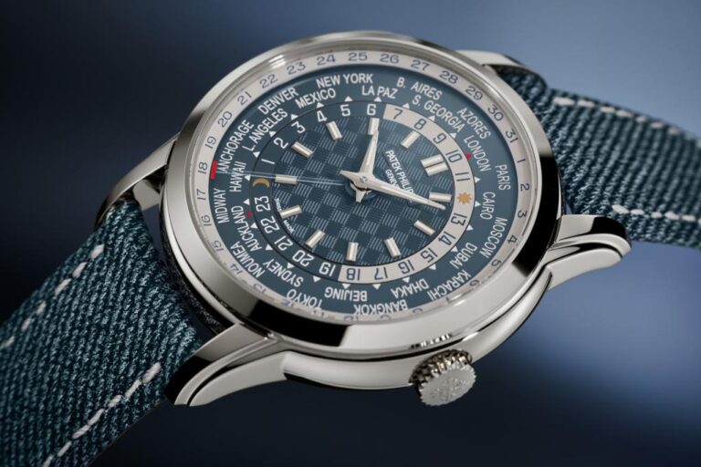 The new Patek Philippe World Time keeps track of the date

